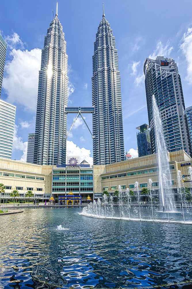 Petronas twin towers and Symphony Lake in KLCC park, Kuala Lumpur, Malaysia, Asia