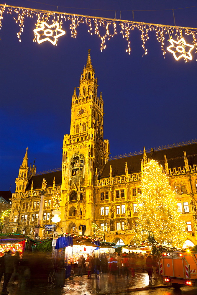 Christmas Market in Marienplatz and the New Town Hall, Munich, Bavaria, Germany, Europe