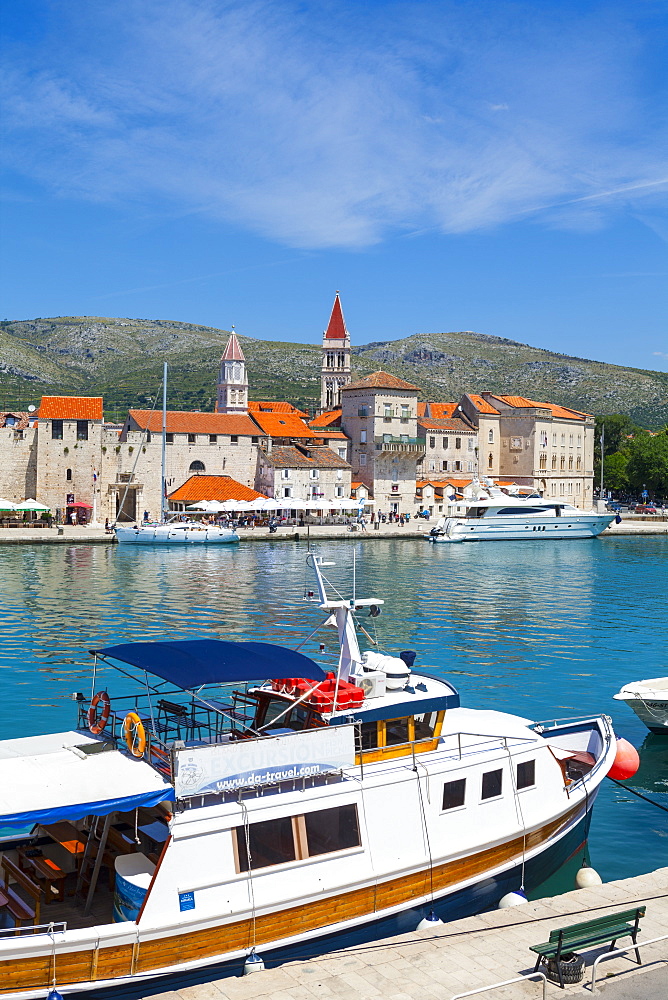 Trogir's historic Stari Grad (Old Town) defensive walls and harbour, Trogir, Dalmatia, Croatia, Europe