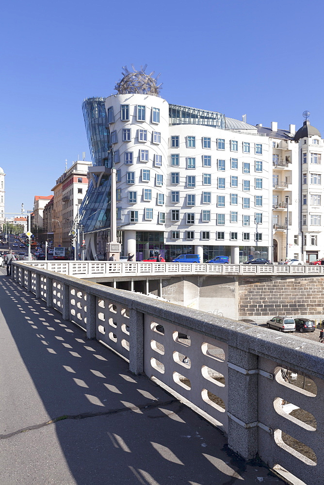 Dancing House (Ginger and Fred) by Frank Gehry, Prague, Bohemia, Czech Republic, Europe 