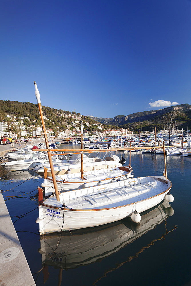 Fishing boats at harbour, Port de Soller, Majorca (Mallorca), Balearic Islands, Spain, Mediterranean, Europe