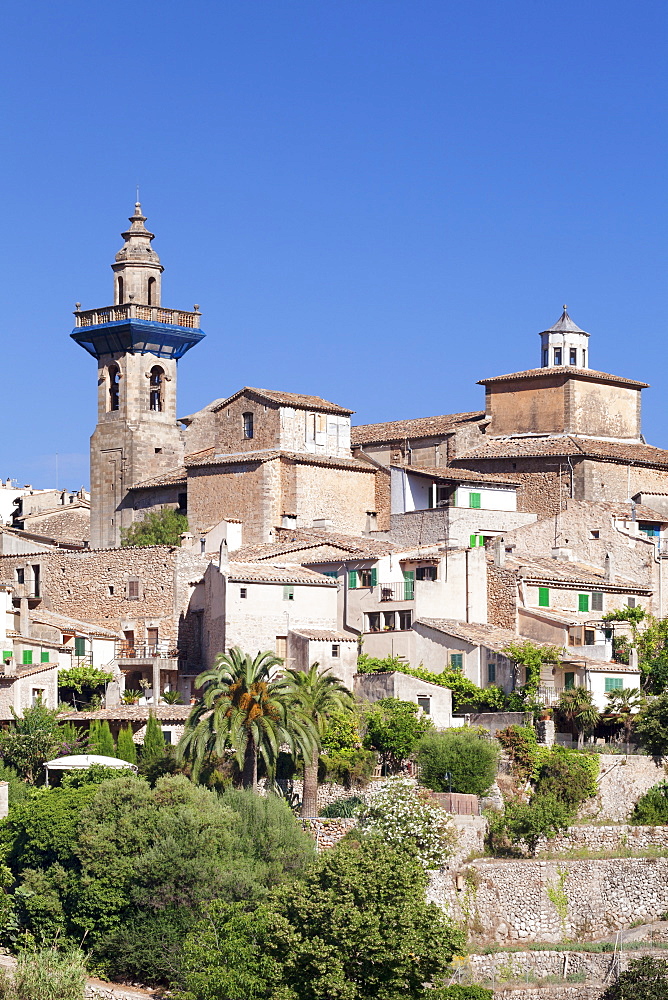 Valldemossa (Valldemosa) with parish church Sant Bartomeu, Majorca (Mallorca), Balearic Islands, Spain, Mediterranean, Europe