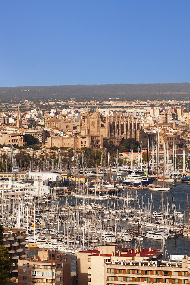 View over the old town of Palma de Mallorca with Cathedral of Santa Maria of Palma (La Seu) and Almudaina Palace, Majorca (Mallorca), Balearic Islands, Spain, Mediterranean, Europe