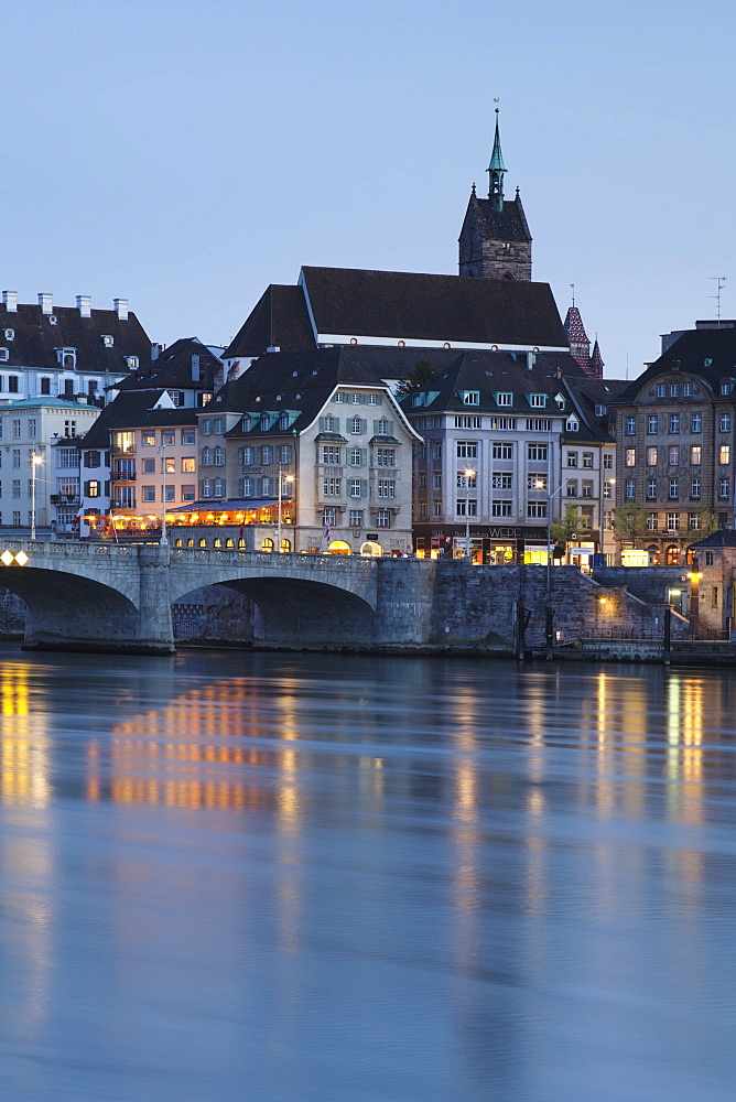 Mittlere Rheinbrucke Bridge and Martinskirche Church, Grossbasel, Basel, Canton Basel Stadt, Switzerland, Europe