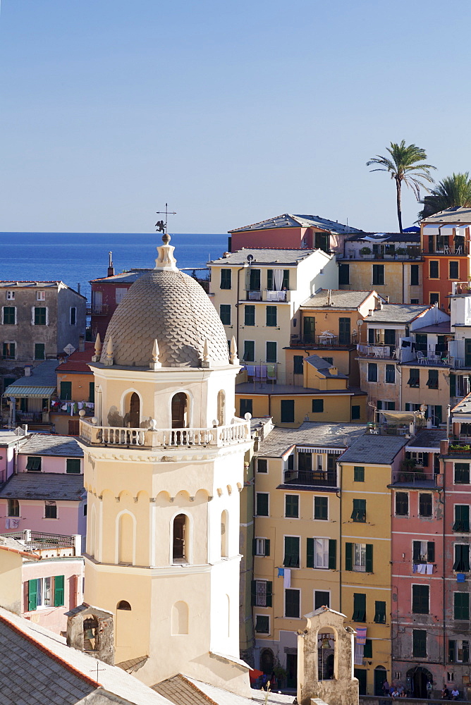 Chiesa Santa Margherita di Antiochia church, view from watchtower at Castell Doria, Vernazza, Cinque Terre, UNESCO World Heritage Site, Rivera di Levante, Provinz La Spazia, Liguria, Italy, Europe