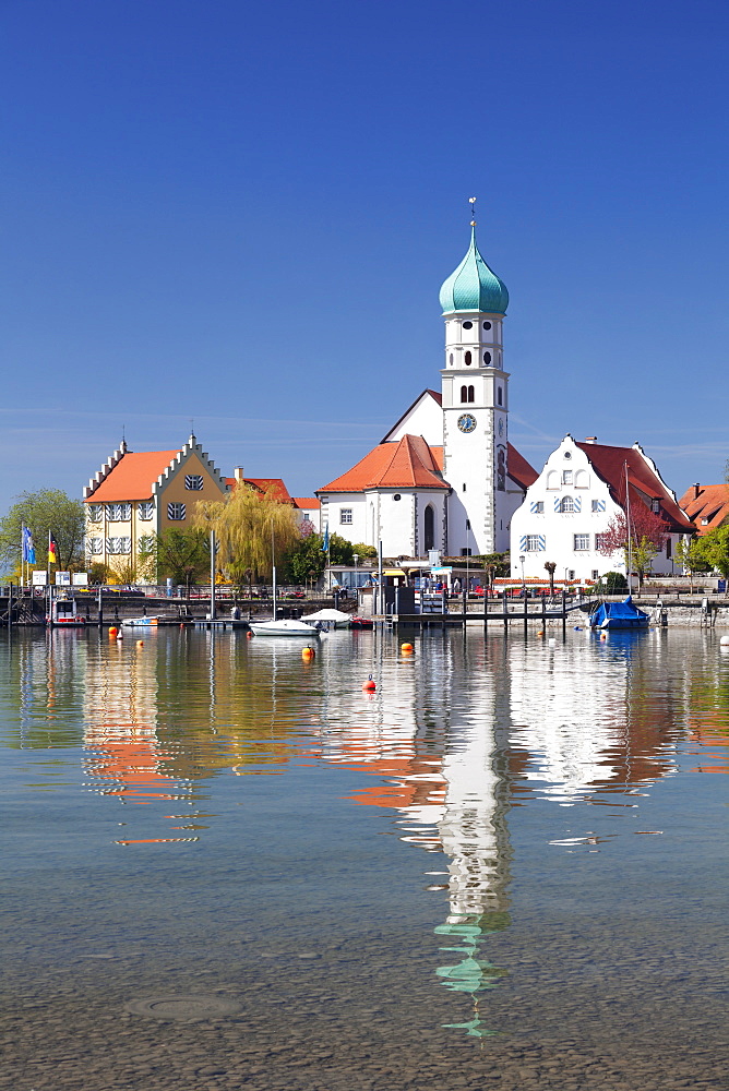 St.. Georg Church and Castle, Peninsula of Wasserburg, Lake Constance, Schwaben, Bavaria, Germany, Europe 