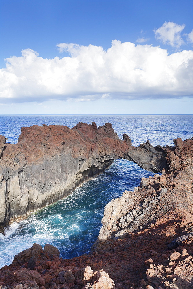 Rock arch, Arco de la Tosca at Punta de la Dehesa, lava coast, UNESCO biosphere reserve, El Hierro, Canary Islands, Spain, Atlantic, Europe