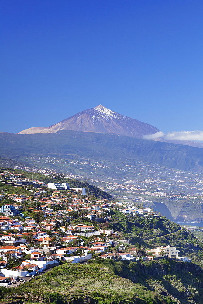 View from El Sauzal to Puerto de la Cruz and Pico del Teide, Tenerife, Canary Islands, Spain, Europe