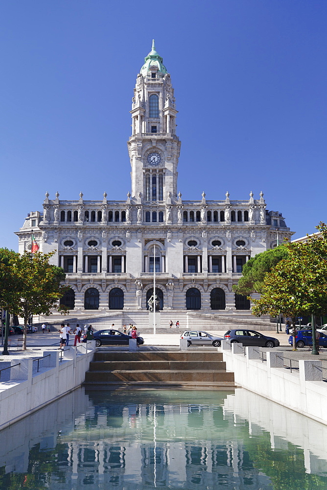 Town hall, Avenida dos Aliados, Porto (Oporto), Portugal, Europe