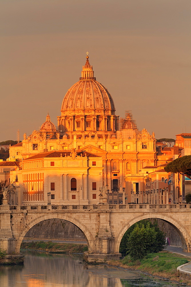 View over Tiber River to Ponte Vittorio Emanuele II Bridge and St. Peter's Basilica at sunrise, Rome, Lazio, Italy, Europe