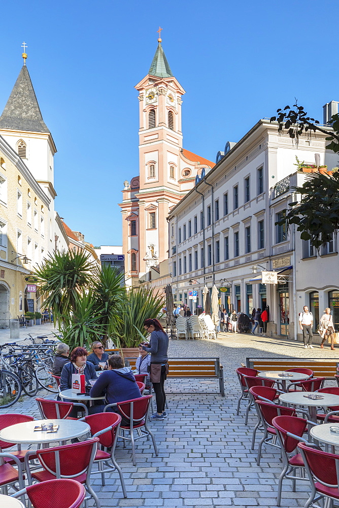 Cafe on Rindermarkt square by St. Paul Church in Passau, Germany, Europe