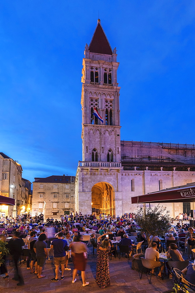 Restaurants and Cafes at Main Square, St. Laurentius Cathedral, Trogir, UNESCO World Heritage Site, Dalmatia, Croatia, Europe