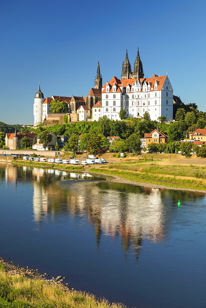 View over Elbe Ribe to Albrechtsburg Castle and Cathedral, Meissen, Saxony, Germany, Europe