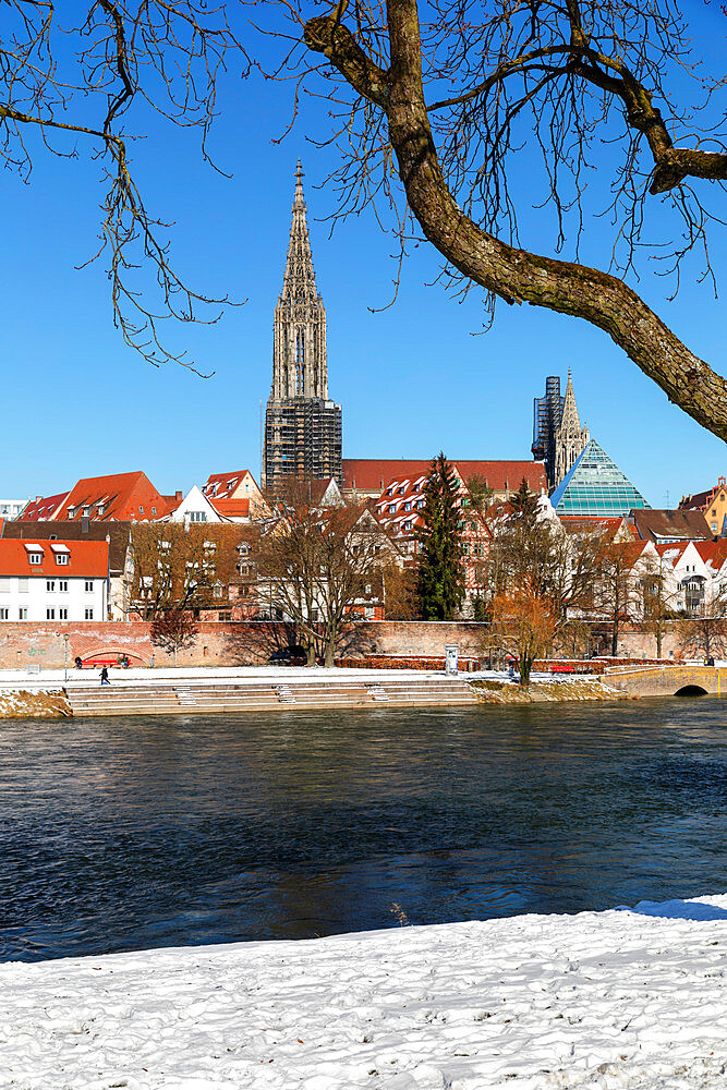 View over Danube River to Ulm Cathedral, Ulm, Swabian Alps, Baden-Wurttemberg, Germany, Europe