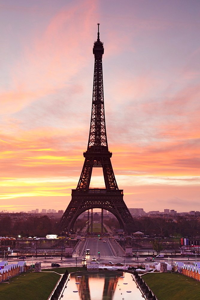 Eiffel Tower at sunrise, Paris, Ile de France, France, Europe 