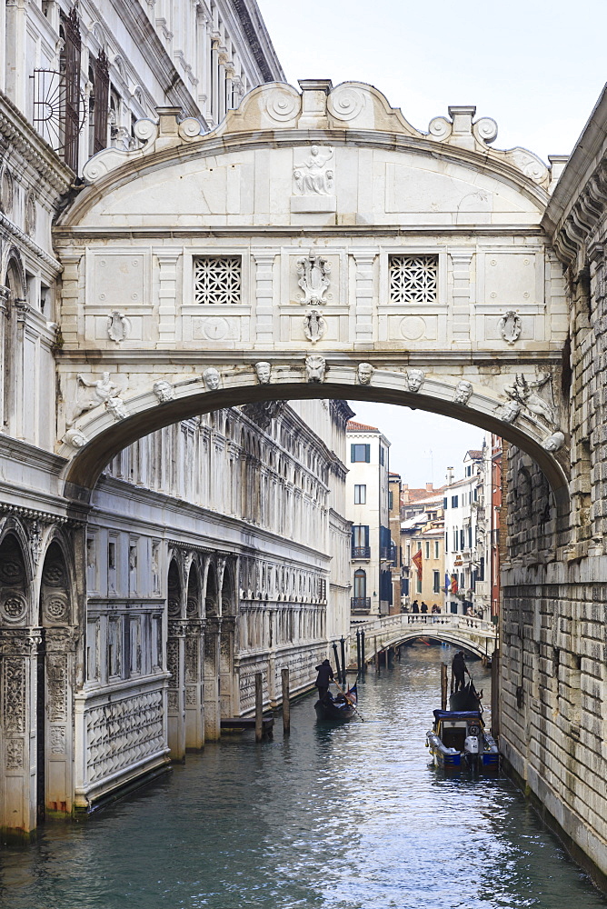 Bridge of Sighs in winter, Venice, UNESCO World Heritage Site, Veneto, Italy, Europe