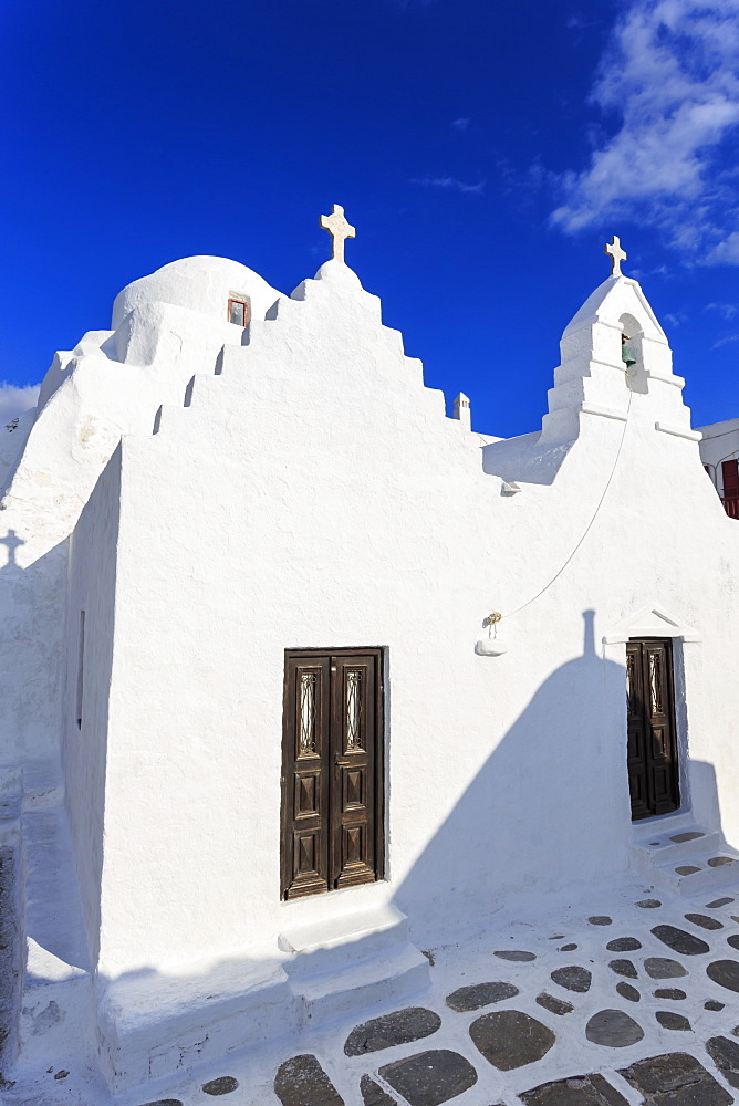 Whitewashed Panagia Paraportiani, Mykonos most famous church, under a blue sky, Mykonos Town (Chora), Mykonos, Cyclades, Greek Islands, Greece, Europe