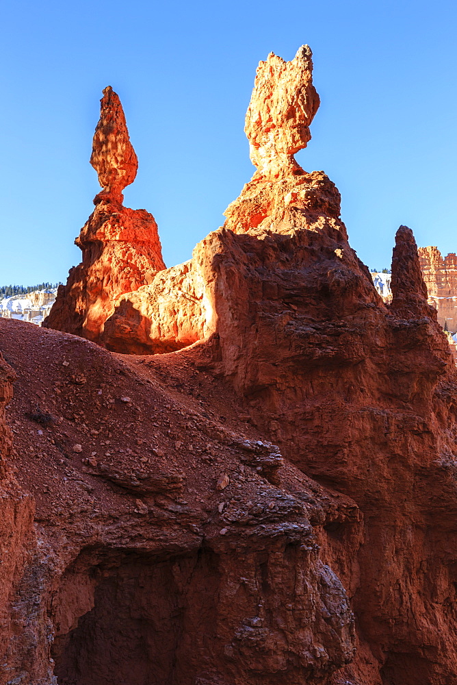 Large hoodoos strongly lit by early morning sun in winter, Queen's Garden Trail, Bryce Canyon National Park, Utah, United States of America, North America