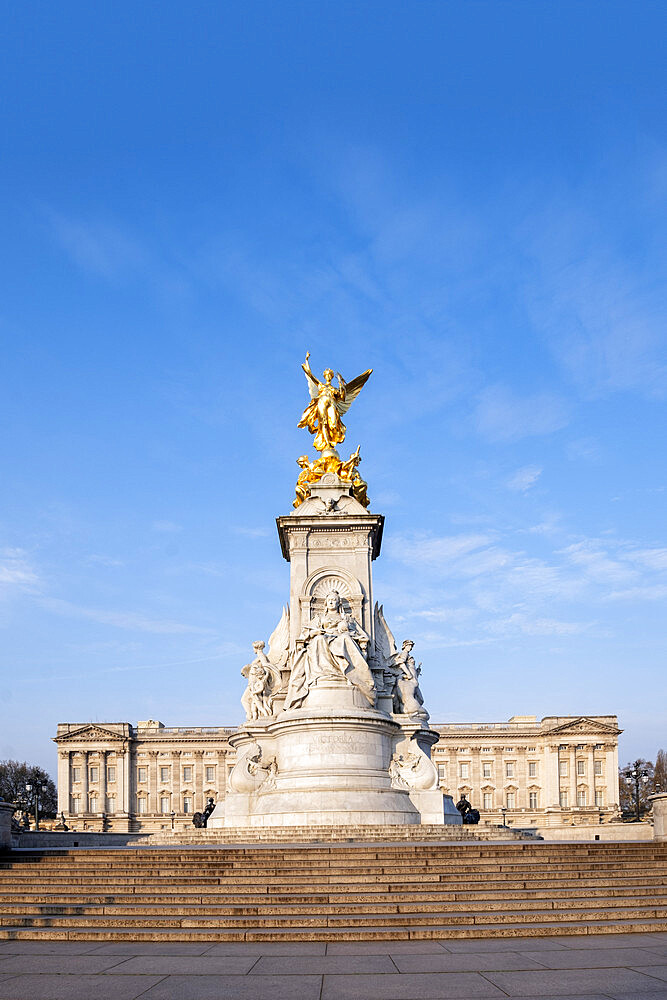 The Victoria Memorial monument and Buckingham Palace, London, England, United Kingdom, Europe