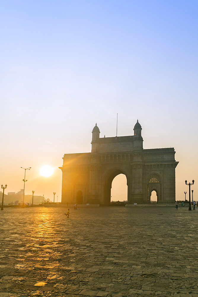 The Gateway of India at dawn, Mumbai, Maharashtra, India, Asia