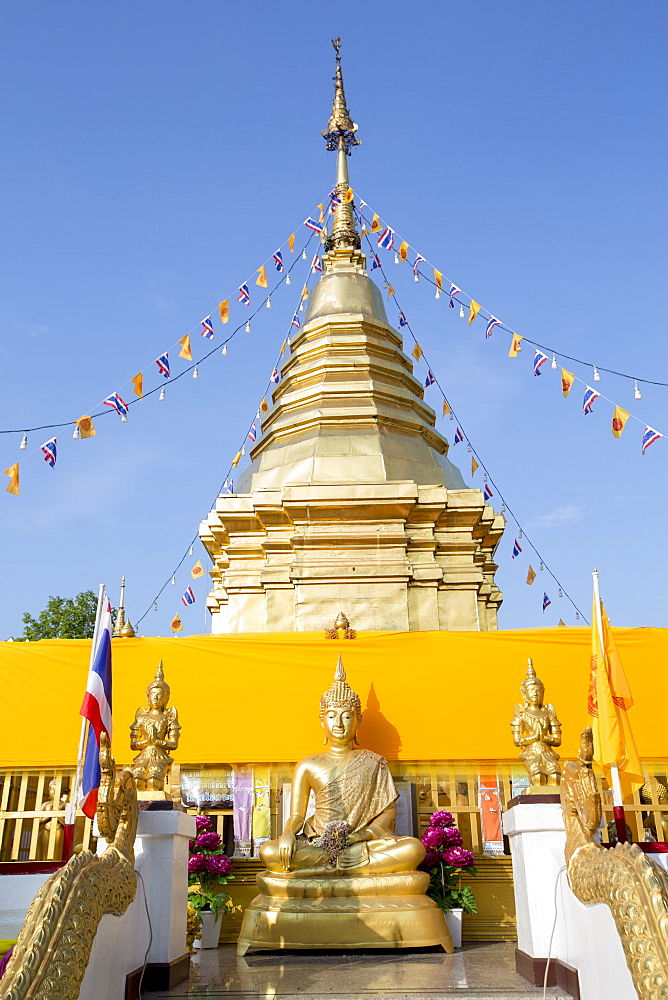 Temple chedi (stupa) at Doi Kham (Wat Phra That Doi Kham) (Temple of the Golden Mountain), Chiang Mai, Thailand, Southeast Asia, Asia