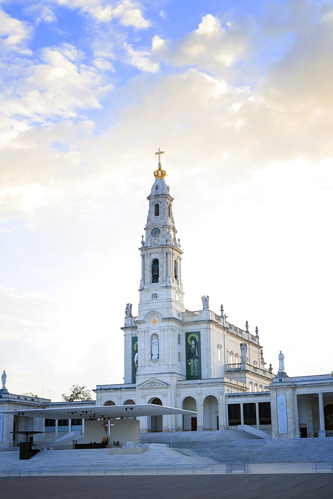 Basilica of Our Lady of the Rosary at the Portuguese Catholic Sanctuary of Fatima, Santarem District, Portugal, Europe