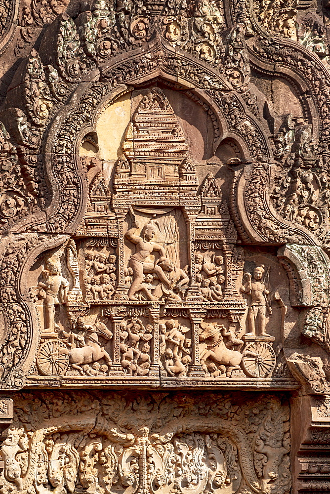 Detailed carving on the facade of a temple at Banteay Srei in Angkor, UNESCO World Heritage Site, Siem Reap, Cambodia, Indochina, Southeast Asia, Asia