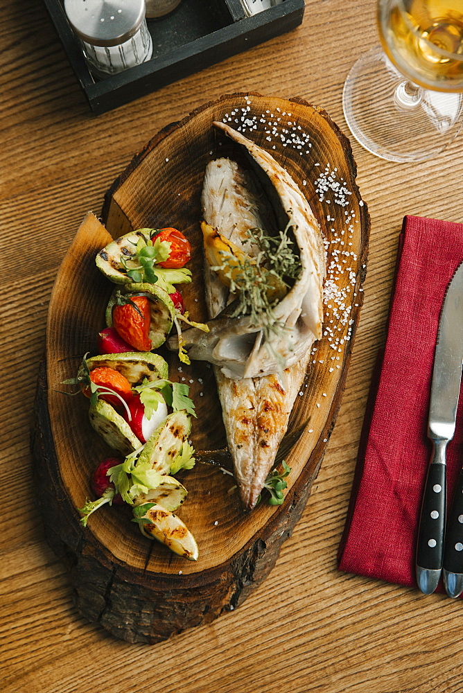 Fish and vegetables with white wine