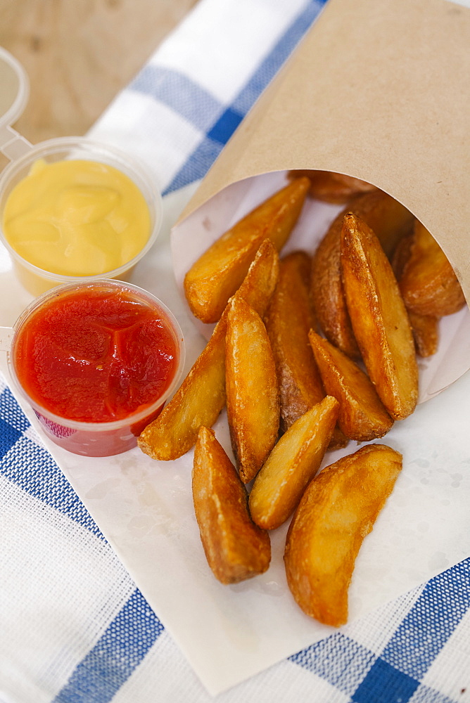 Potato wedges with ketchup and mustard