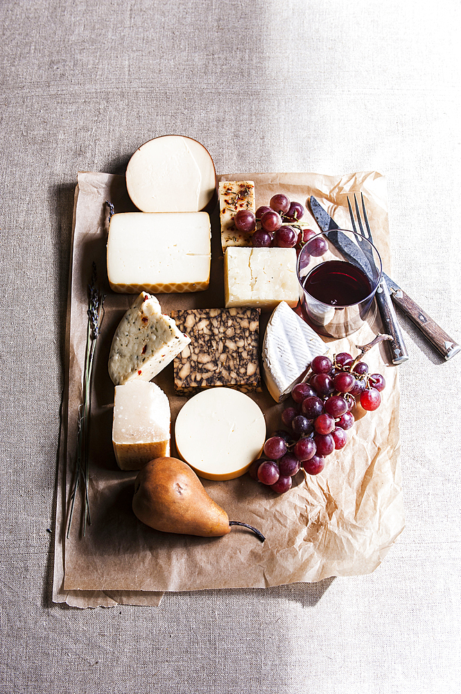 Assorted cheese and fruit with wine