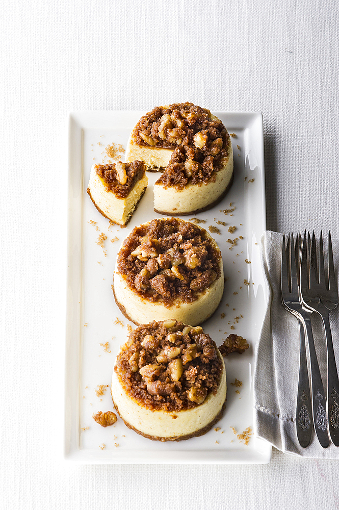 Miniature cheesecakes on tray with forks