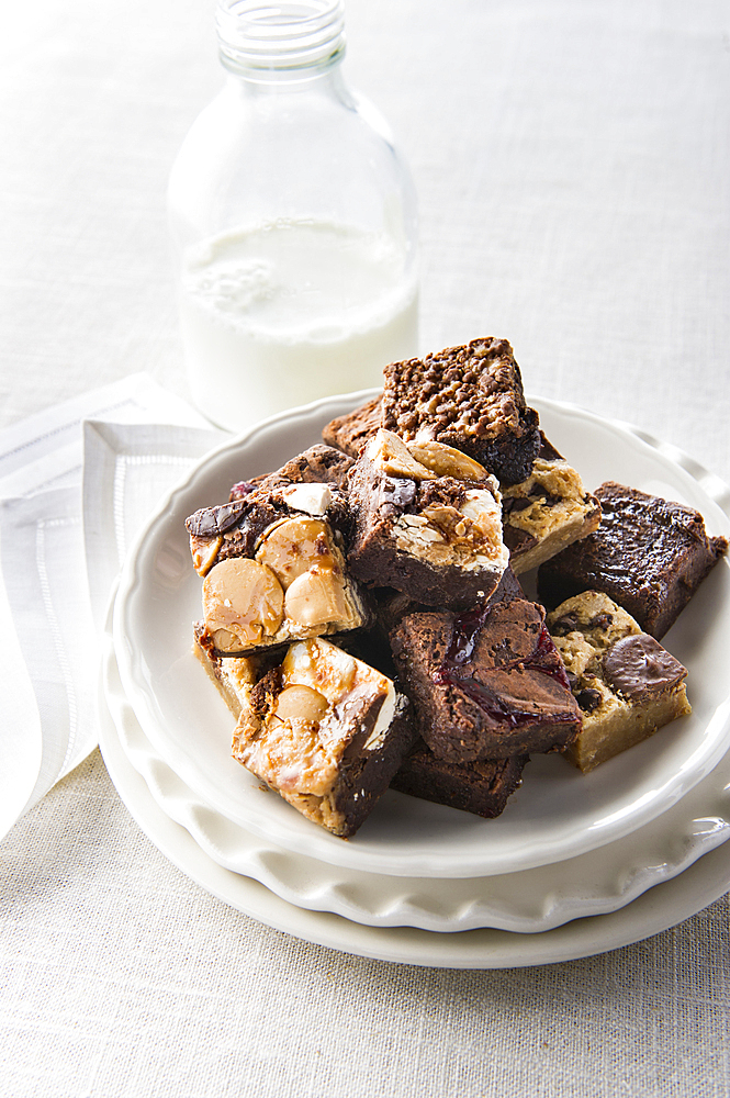 Chocolate brownies and milk