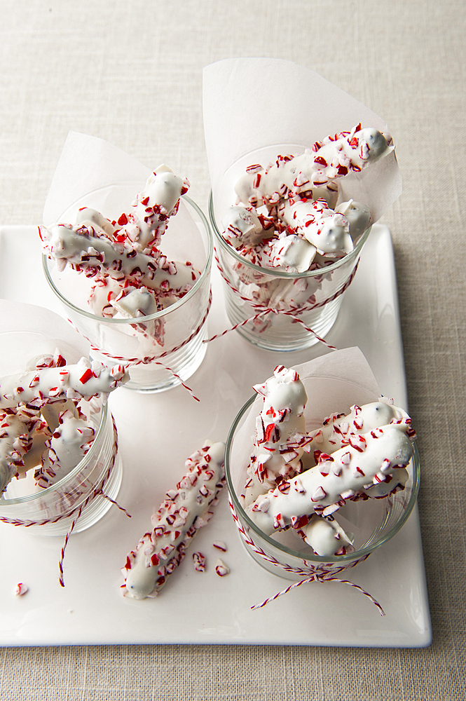 Peppermint pretzels in glasses