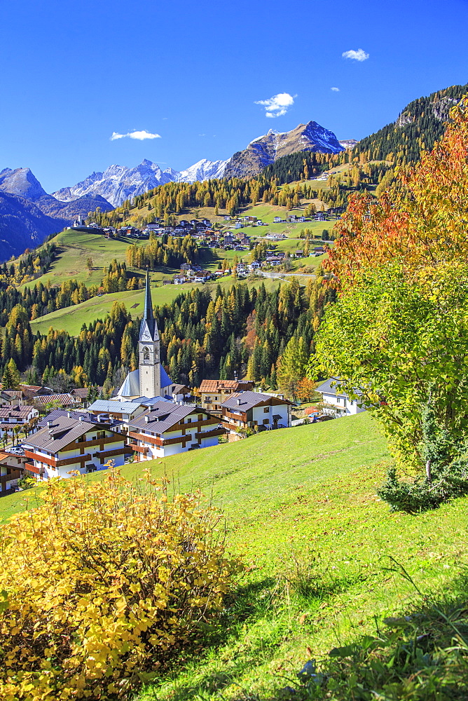 The villages of Selva di Cadore and Colle Santa Lucia, in the Dolomitic Cadore Region, surrounded by yellow larches in autumn, Veneto, Italy, Europe