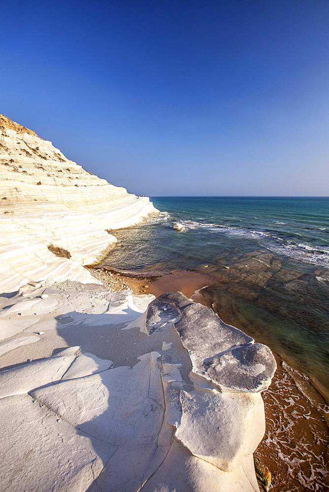 White cliffs known as Scala dei Turchi frame the turquoise sea, Porto Empedocle, Province of Agrigento, Sicily, Italy, Mediterranean, Europe