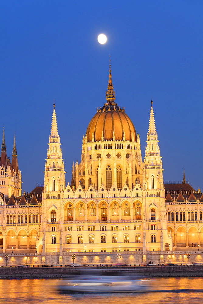 Parliament Building at dusk, Budapest, Hungary, Europe