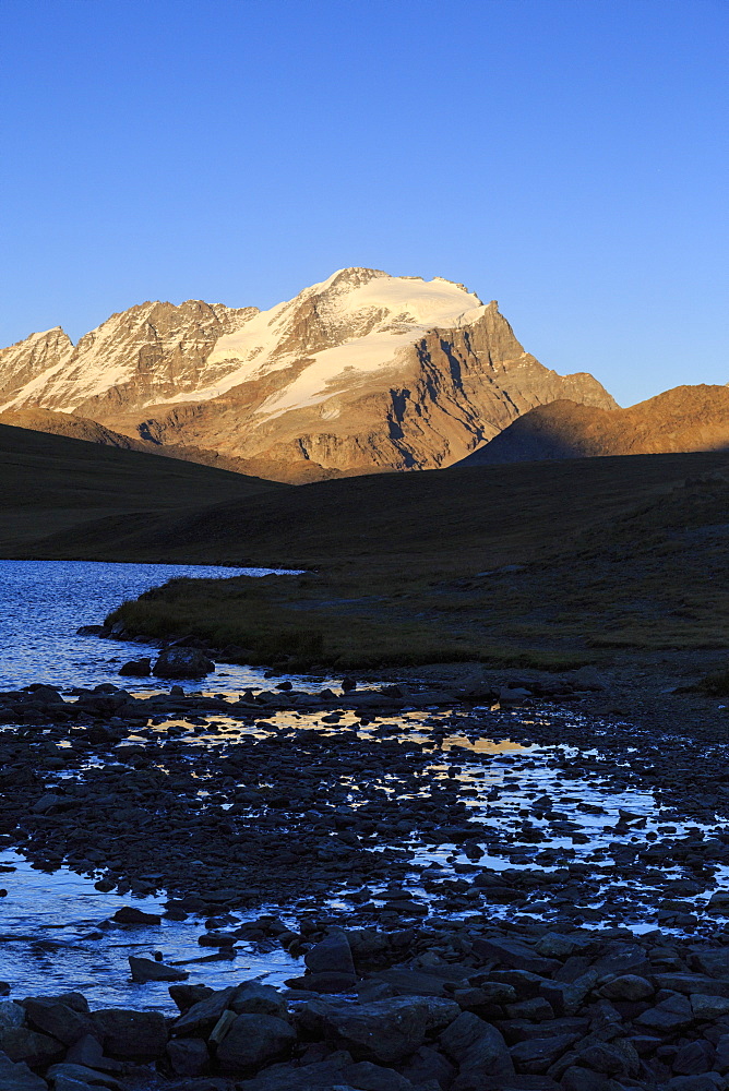 View of Colle del Nivolet, Gran Paradiso National Park, Alpi Graie (Graian Alps), Italy, Europe 