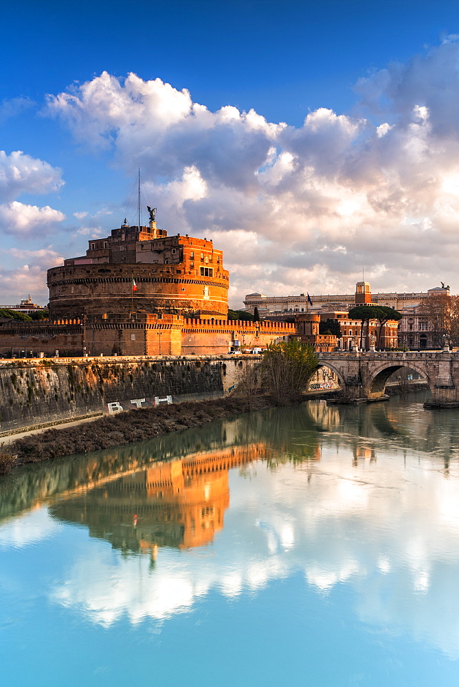 Panoramic of Castel Sant'Angelo and River Tiber at sunrise, UNESCO World Heritage Site, Rome, Lazio, Italy, Europe