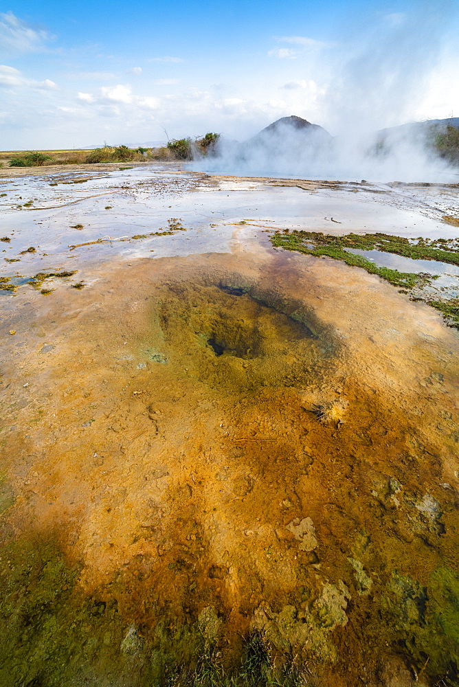 Ala Lobet (Alol Bet) geyser erupting, Semera, Afar Region, Ethiopia, Africa