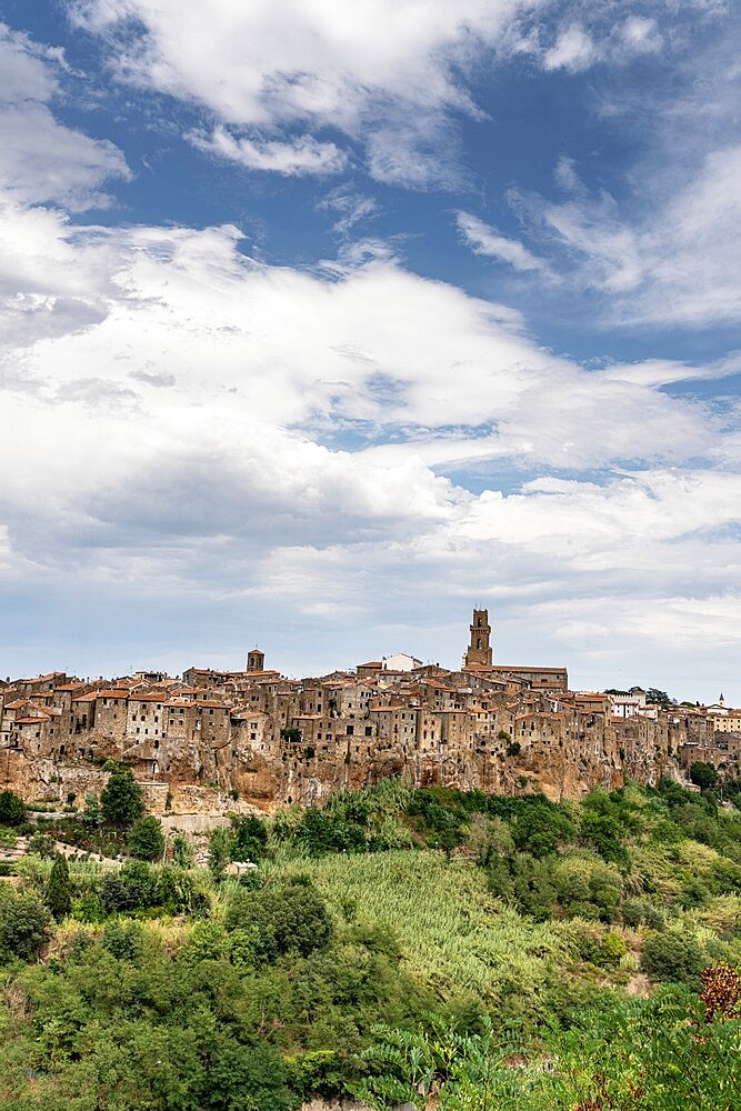 Pitigliano, Etruscan hilltop town perched on tufa rocks, province of Grosseto, Tuscany, Italy, Europe