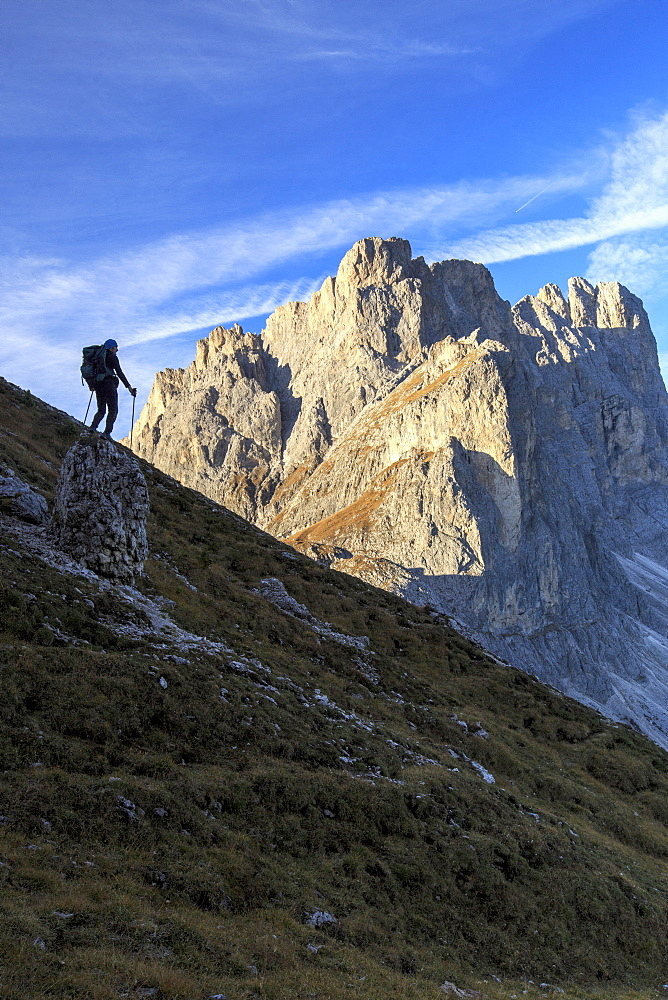 Hiker admires the rocky peaks Furcella De Furcia, Odle, Funes Valley, South Tyrol, Dolomites, Trentino-Alto Adige, Italy, Europe