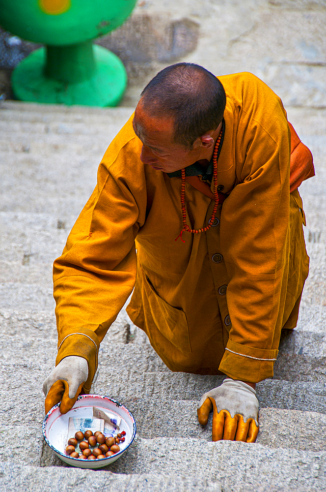 Pilgrims climbing up the mountain to the monastery complex of Wudai Shan (Mount Wutai), Shanxi, China, Asia