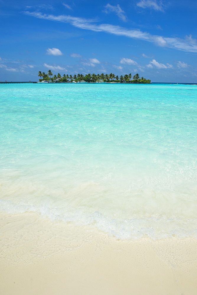 Little island in the turquoise water, Sun Island Resort, Nalaguraidhoo island, Ari atoll, Maldives, Indian Ocean, Asia