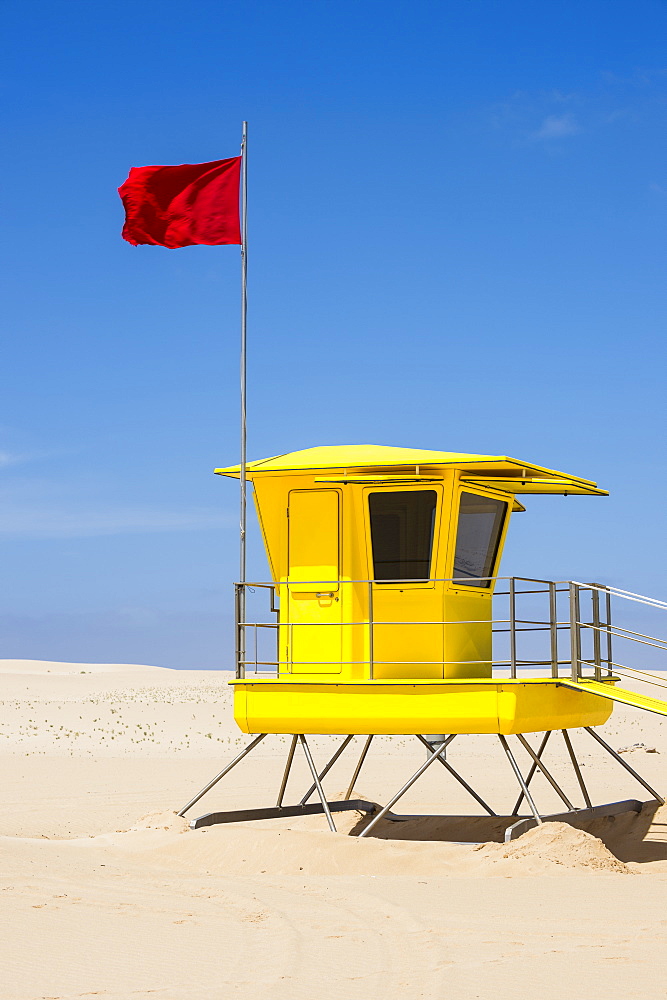 Watchguard house, White sand dunes in the Natural Parque of Corralejo, Fuerteventura, Canary Islands, Spain, Atlantic, Europe