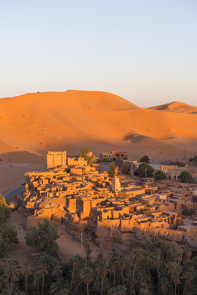 View over the Oasis of Taghit, western Algeria, North Africa, Africa