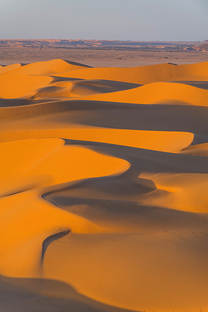 Sunset in the giant sand dunes of the Sahara Desert, Timimoun, western Algeria, North Africa, Africa