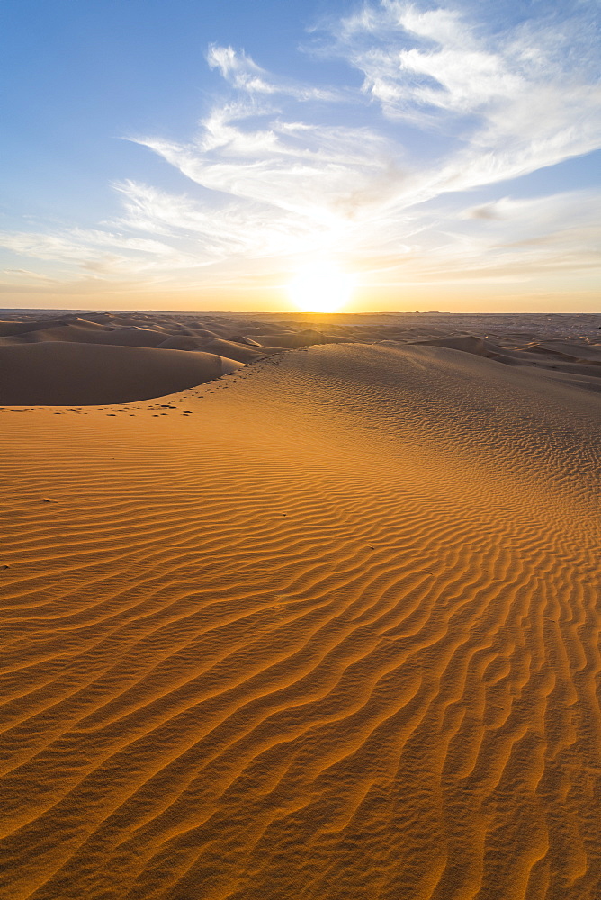 Sunset in the giant sand dunes of the Sahara Desert, Timimoun, western Algeria, North Africa, Africa