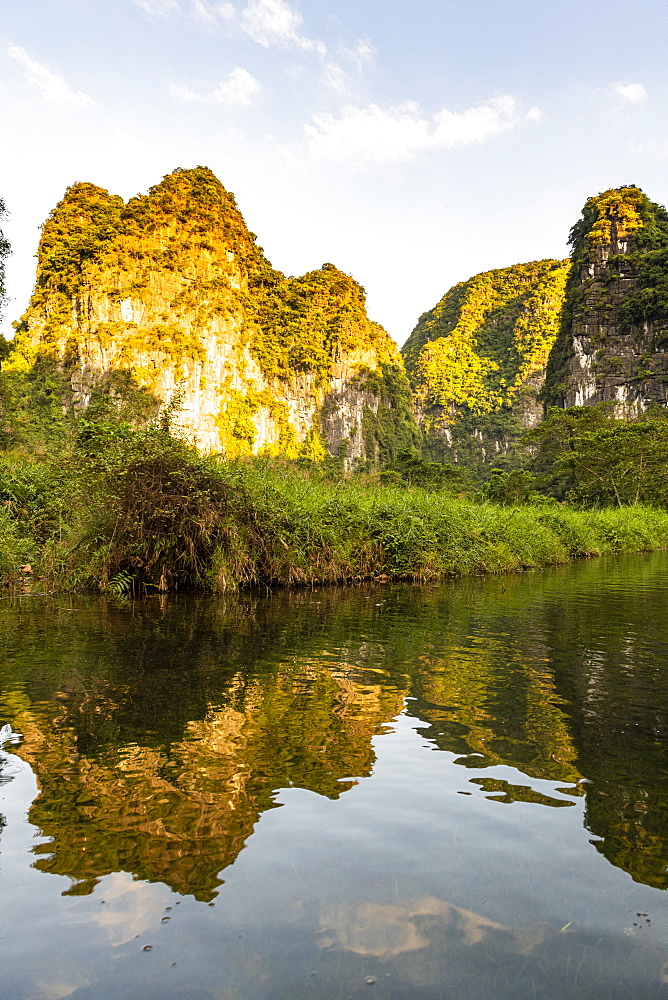 Limestone mountains in the scenic Trang An Landscape Complex, UNESCO World Heritage Site, Vietnam, Indochina, Southeast Asia, Asia