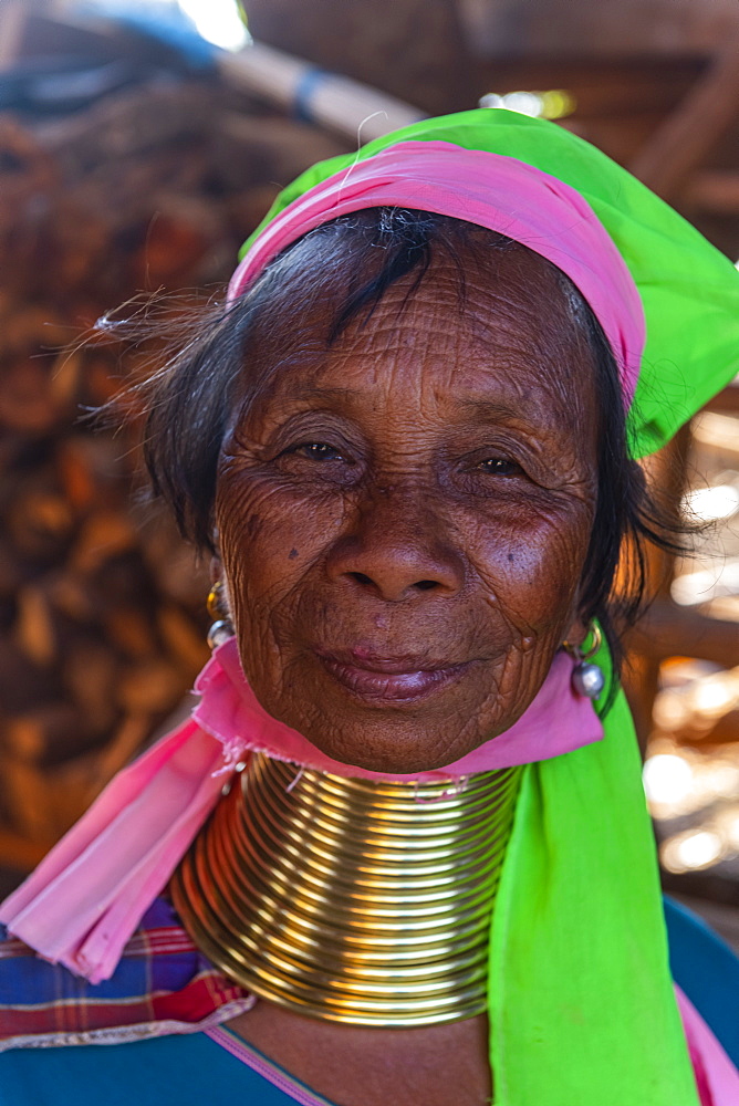 Portrait of a Padaung woman (Giraffe woman) (Long-necked woman), Loikaw area, Panpet, Kayah state, Myanmar (Burma), Asia