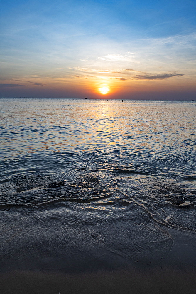 Sunset over the ocean, Ong Lang beach, island of Phu Quoc, Vietnam, Indochina, Southeast Asia, Asia